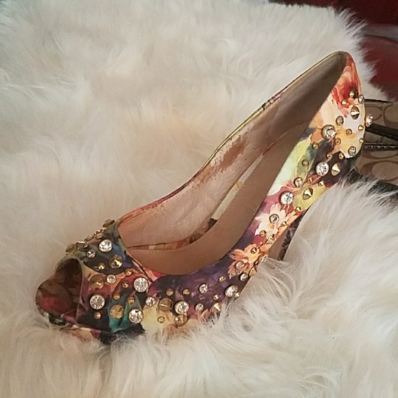 Shoes - Picture 2 of 3